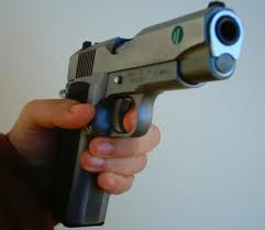 pistola Com este equipamento, o professor evita que ponham uma bala na cabeça do seu filho.